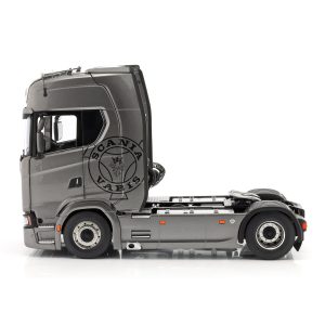 ماکت اسکانیا 730S V8 4x2 خاکستری 1:18 از برند ان زد جی NZG