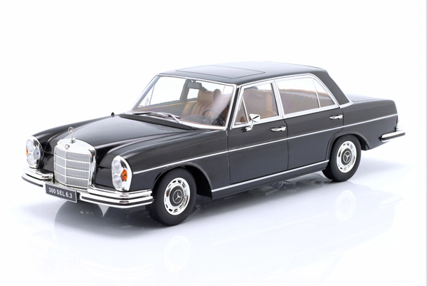 مرسدس بنز اتاق W108