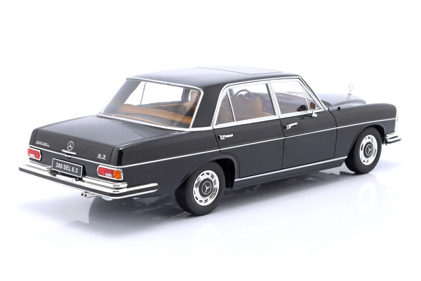 مرسدس بنز اتاق W108