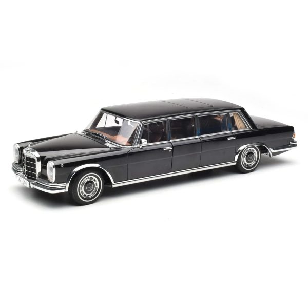 ماکت مرسدس بنز پولمان S600 W100 رنگ مشکی 1:18 از برند اتوآرت Autoart