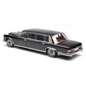 ماکت مرسدس بنز پولمان S600 W100 رنگ مشکی 1:18 از برند اتوآرت Autoart
