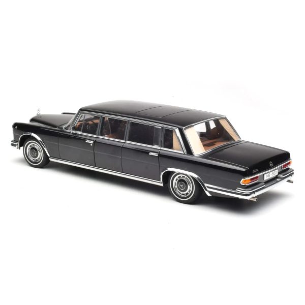 ماکت مرسدس بنز پولمان S600 W100 رنگ مشکی 1:18 از برند اتوآرت Autoart