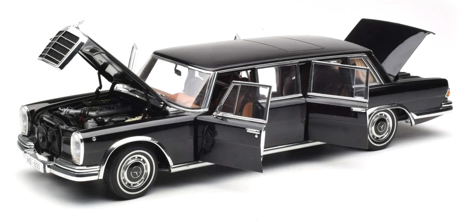 ماکت مرسدس بنز پولمان S600 W100 رنگ مشکی 1:18 از برند اتوآرت Autoart