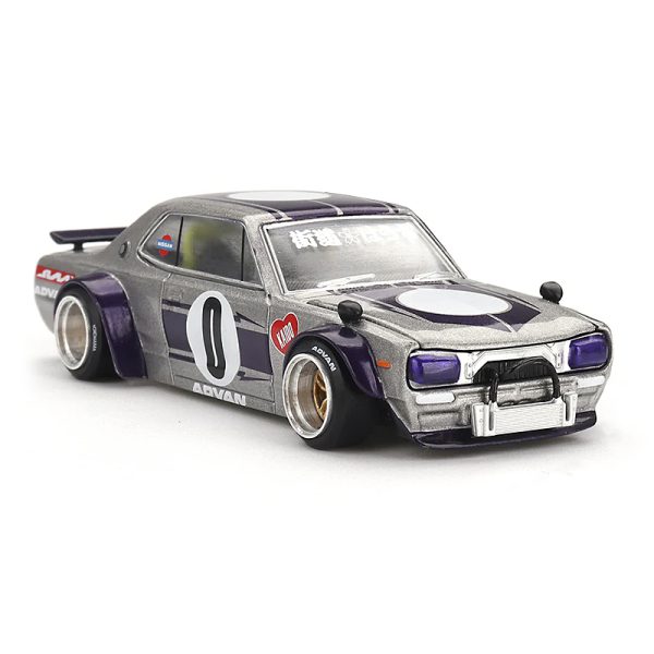 ماکت نیسان اسکای لاین 2000 GT-R (KPGC10) Kaido Works V1 رنگ نقره‌ای/بنفش مقیاس 1:64 از مینی جی تی Mini GT (کایدو هاوس Kaido House)