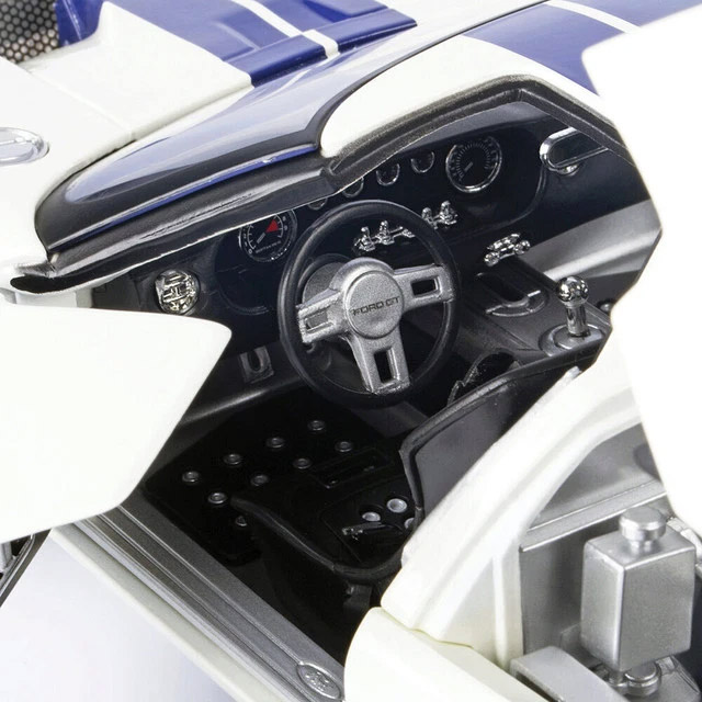 ماکت فورد جی تی کانسپت سفید مقیاس 1:12 از برند موتورمکس Motormax