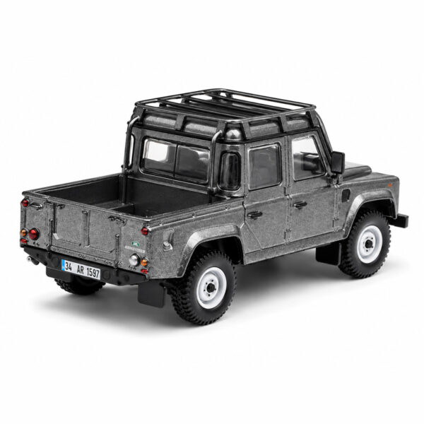 ماکت لندروور دیفندر 110 Crew Cab جیمز باند Skyfall مقیاس 1:64 از مینی جی تی Mini GT